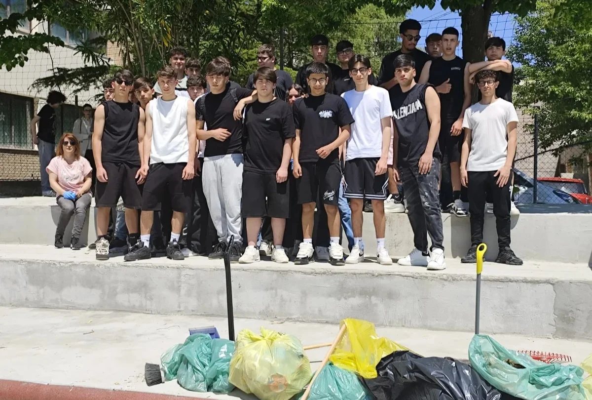 FOTO | Giornata Ecologica, protagonisti gli studenti del “Pascal” di Teramo
