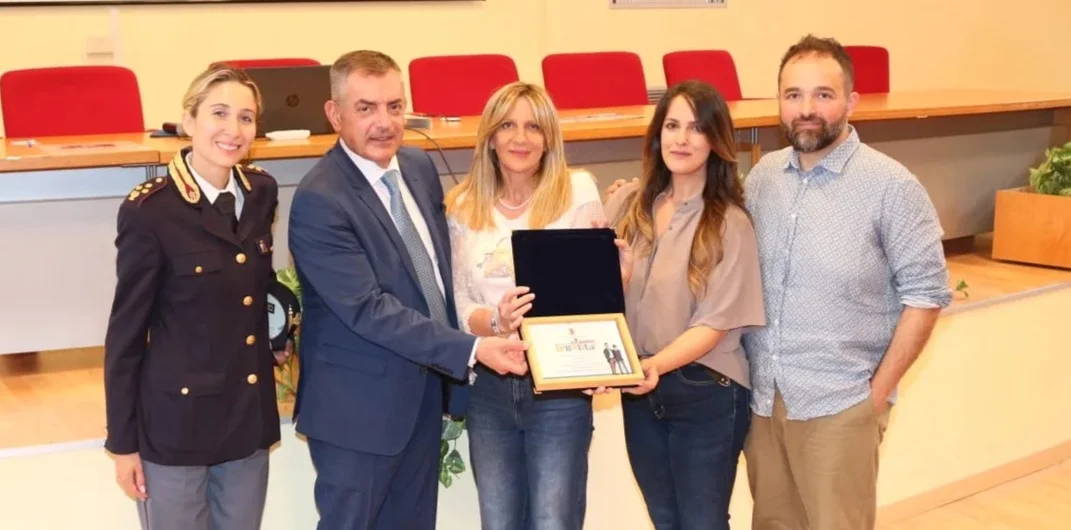 FOTO | Teramo, Polizia di Stato conferisce la menzione speciale all'Istituto Alessandrini-Marino