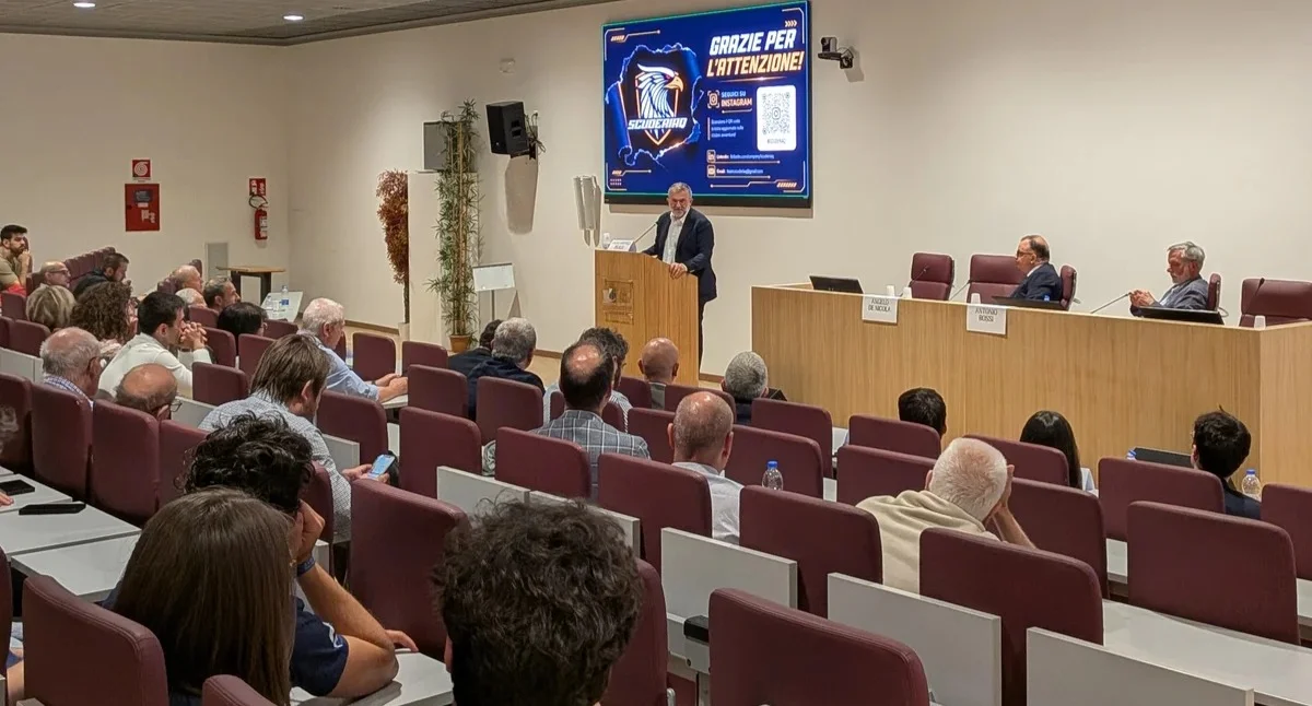 FOTO | Auto storiche e giovani ingegneri, il Circuito di Collemaggio guarda al futuro