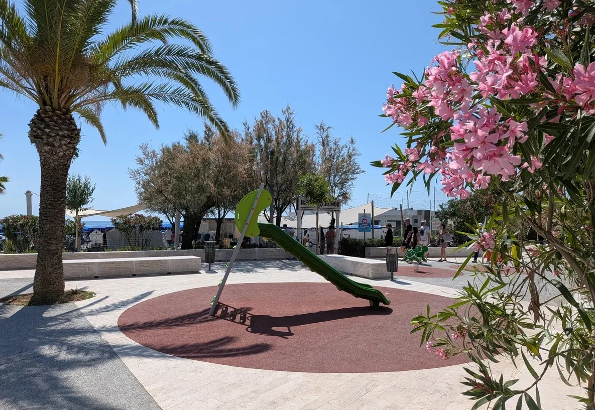 Alba Adriatica, completata la piazza antistante Via Trieste