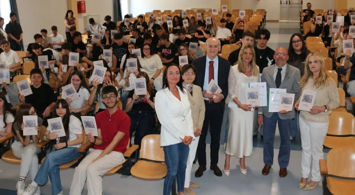 FOTO | Il Liceo Classico “Delfico” ha presentato il volume di ricerca storica “Europa”
