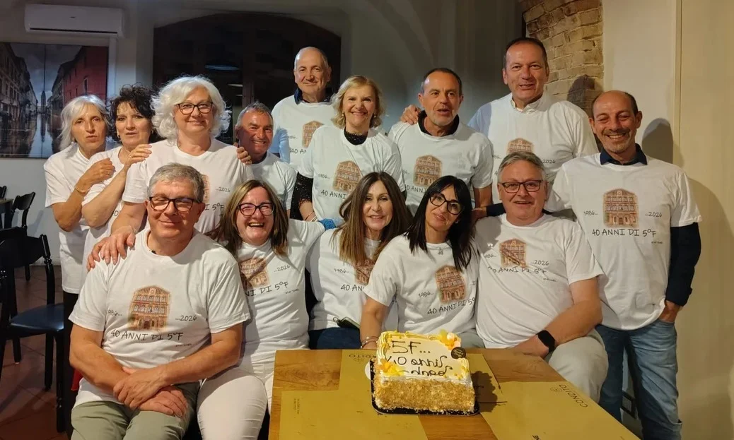 FOTO | La 5°F del "Comi" si ritrova a 40 anni dal diploma