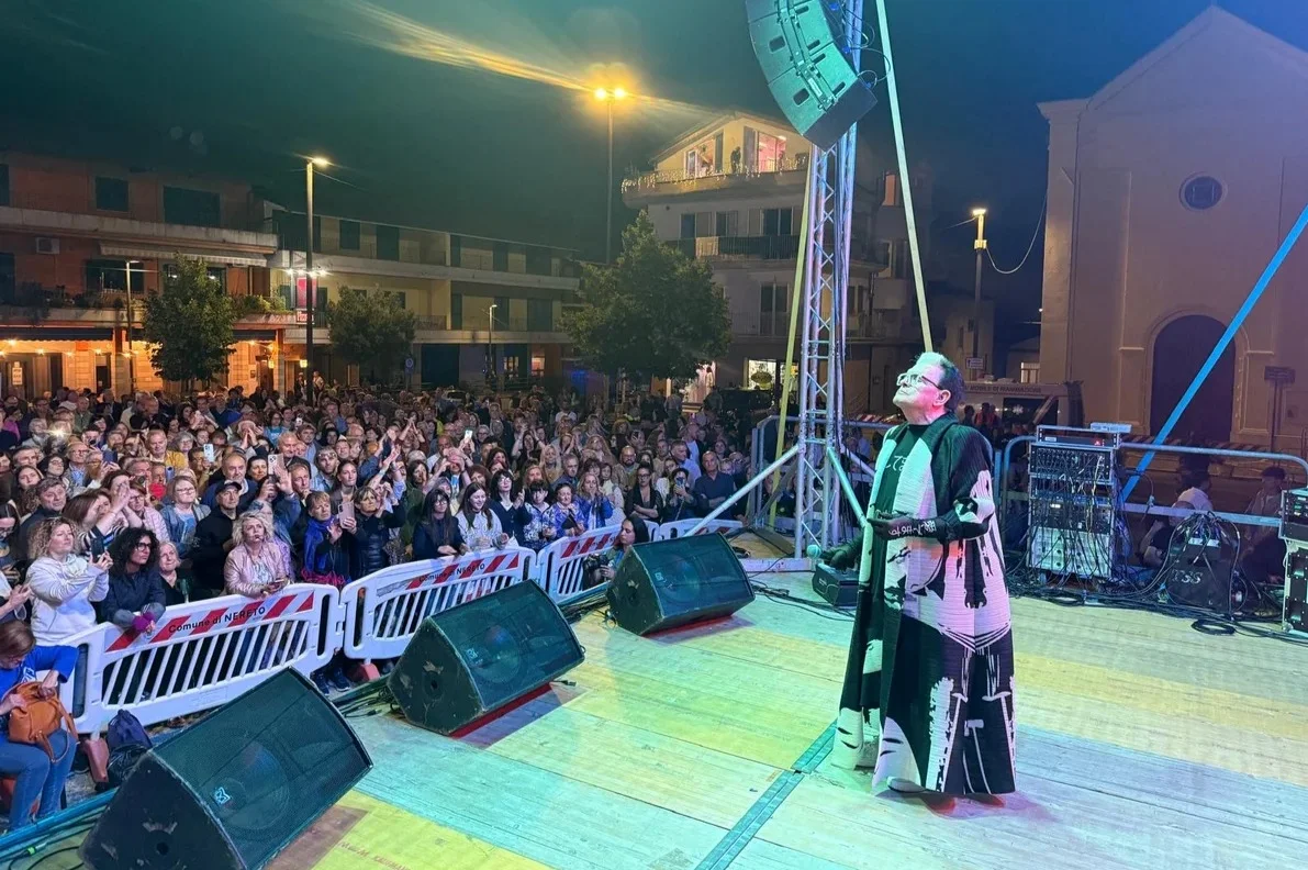 FOTO | Malgioglio conquista Sant'Onofrio, 2.000 persone all'Aperipost