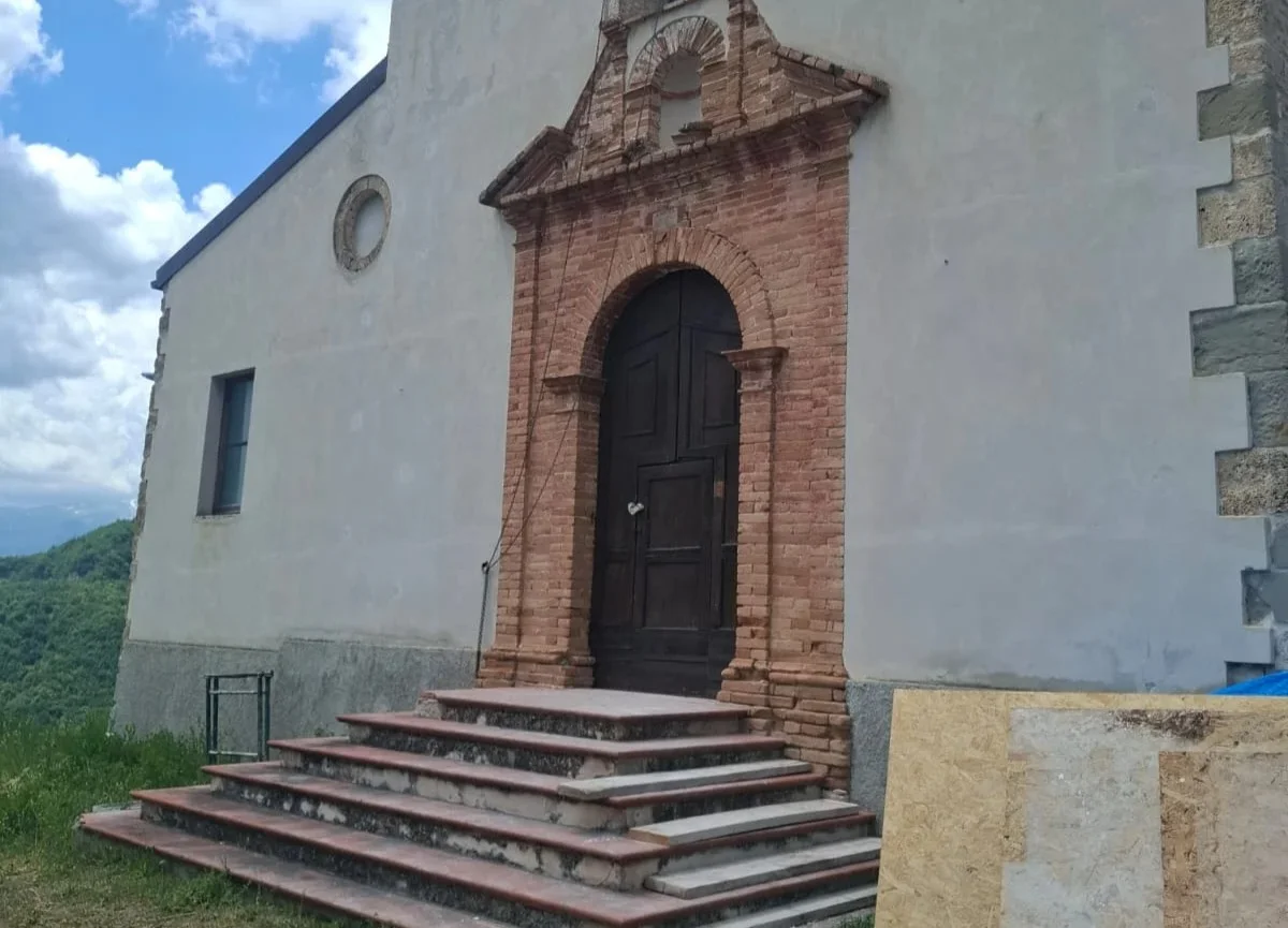 FOTO | Chiesa di Sant’Apollinare a Poggio Valle di Torricella Sicura: si chiede chiarezza