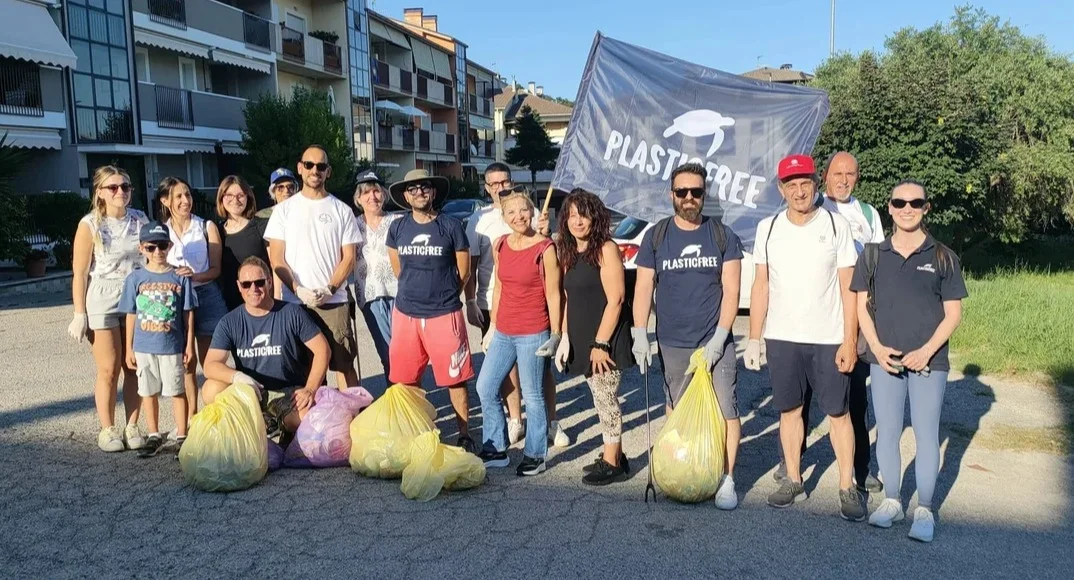 FOTO | Ambiente e comunità a Villa Rasicci di Bellante: l'iniziativa di Plastic Free