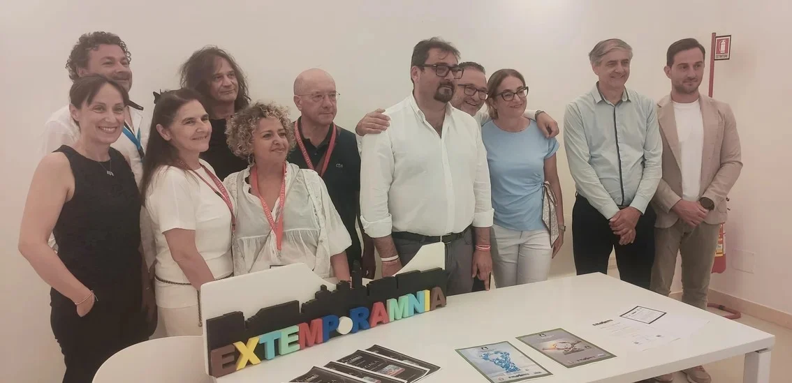 FOTO e VIDEO | Extemporamnia '26, Teramo diventa palcoscenico della Pace