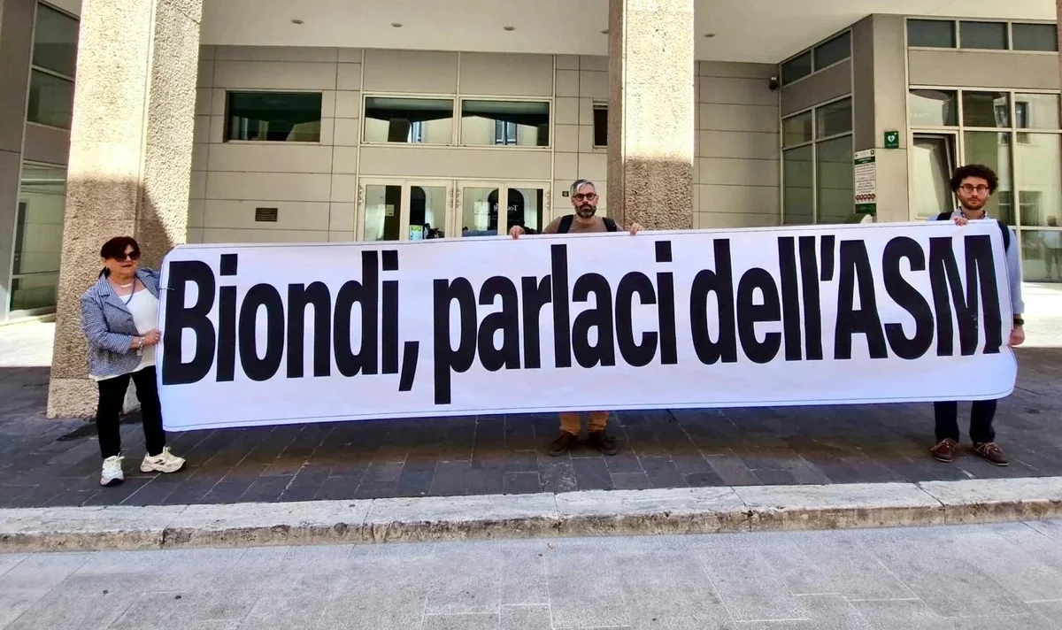 ASM, l'opposizione davanti alla Prefettura: "Ora servono risposte, non propaganda"