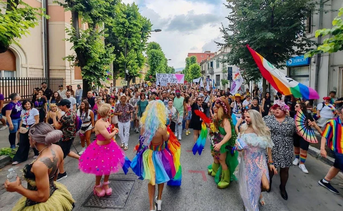 FOTO | Abruzzo Pride, la Flotilla Queer sbarca a Giulianova