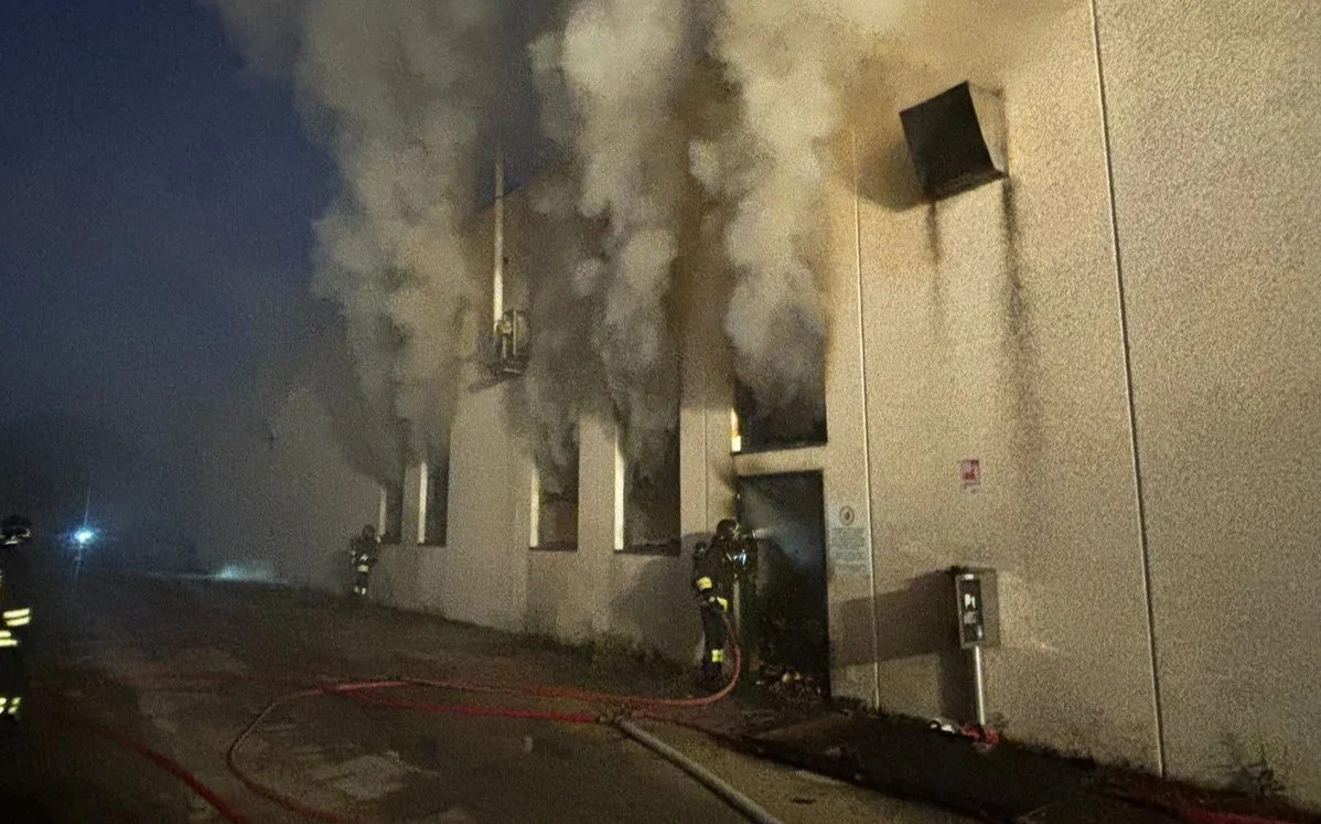 Incendio alla Lazzaroni, nessuna criticità nelle prime verifiche dell'ARPA