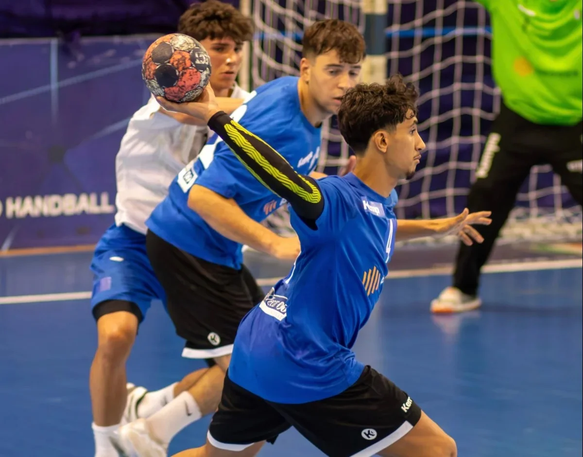Handball, la Lions Teramo si tinge d’azzurro