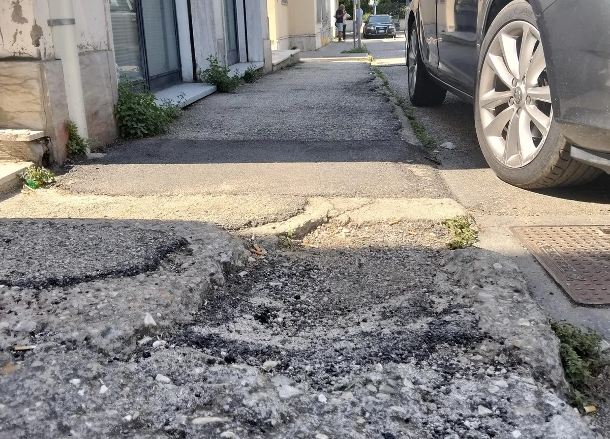 FOTO | Alba Adriatica, via Dante e via Risorgimento dimenticate: le segnalazioni di un residente
