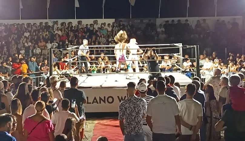 FOTO | Wrestling, la Take Over beach Arena conquista Alba Adriatica