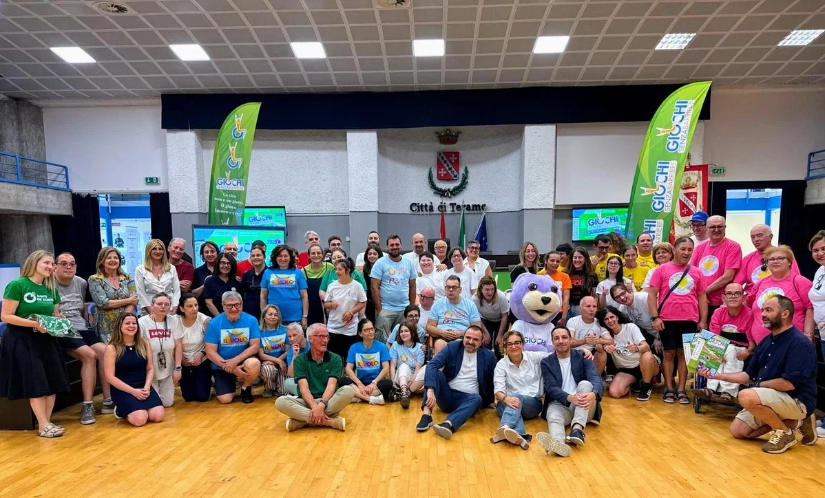 FOTO | Giochi senza barriere: disabili, volontari e cittadini si "sfidano" in piazza Martiri