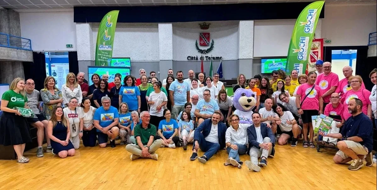 FOTO | Giochi senza barriere: disabili, volontari e cittadini si "sfidano" in piazza Martiri