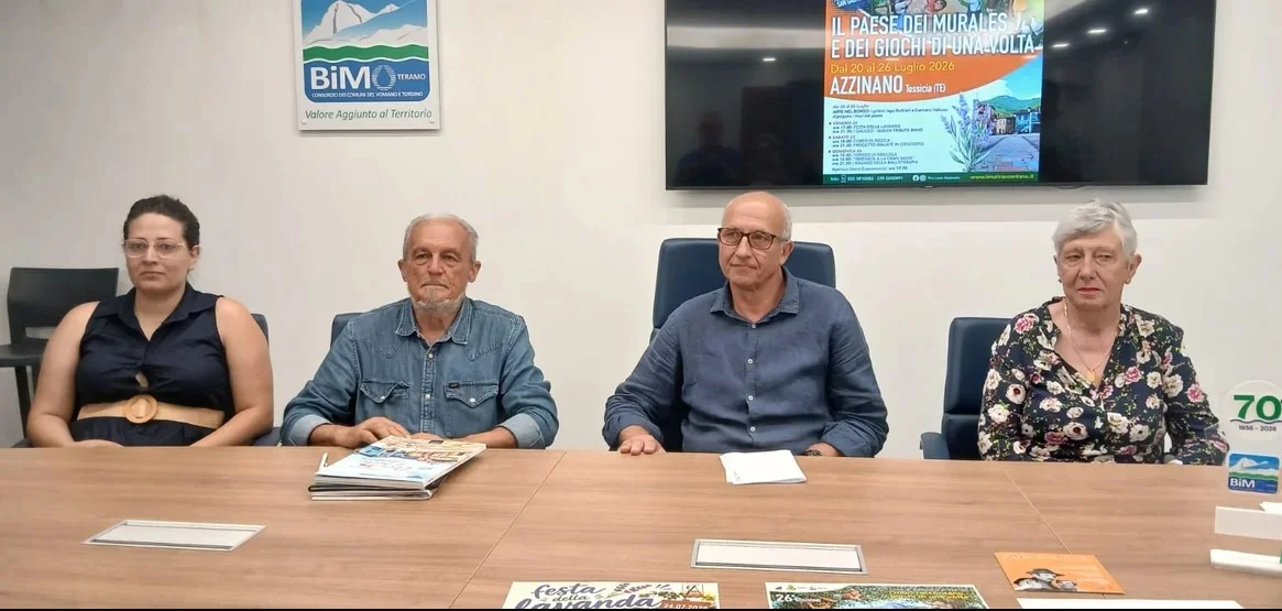 FOTO e VIDEO | Azzinano si racconta con "Il Paese dei Murales e dei Giochi di una volta"