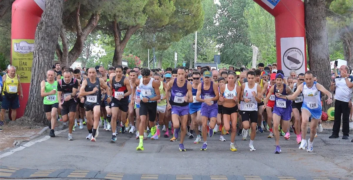 Podismo, a Scerne di Pineto una notturna da ricordare tra corsa e beneficenza