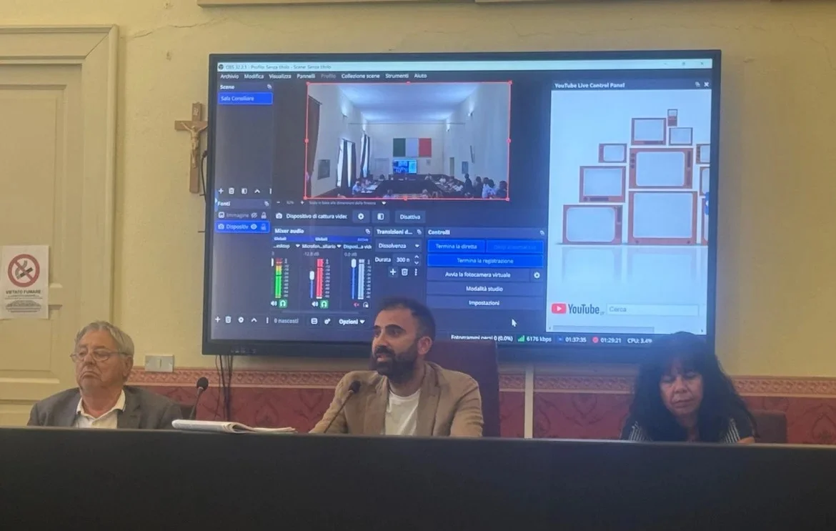 FOTO e VIDEO | Campli, bagarre in Consiglio. Agostinelli ribadisce: non mi dimetto