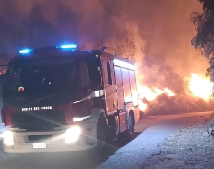 Piromane in azione a Campli: due incendi nella notte