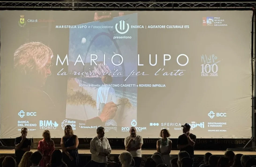 FOTO | Piazza del Mare gremita per il docufilm su Mario Lupo