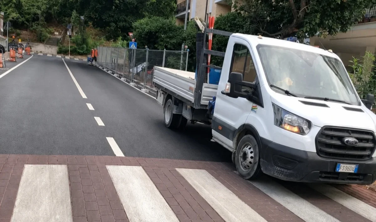 Teramo, in sistemazione i marciapiedi di via Roma