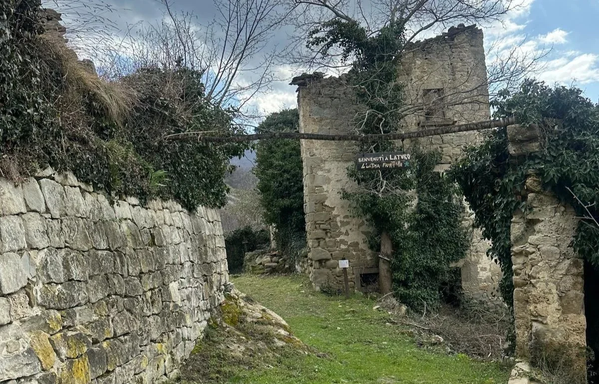Alla scoperta di Laturo, borgo fantasma a Valle Castellana