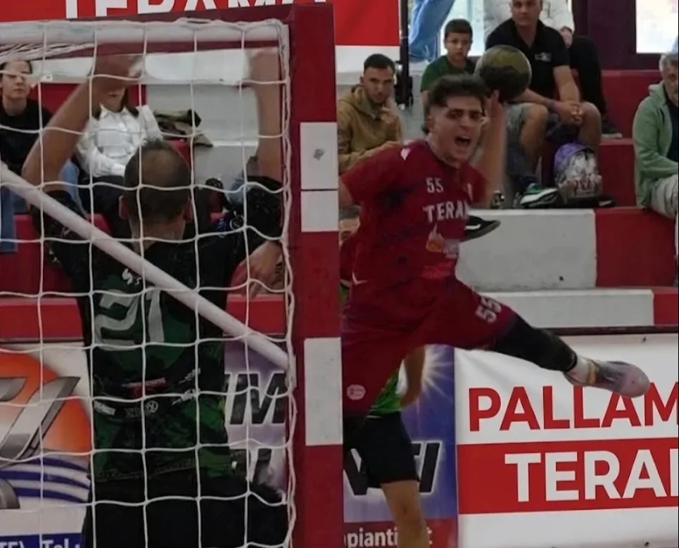 Handball A Silver, pari e patta (32-32) tra Lions Teramo e Chieti