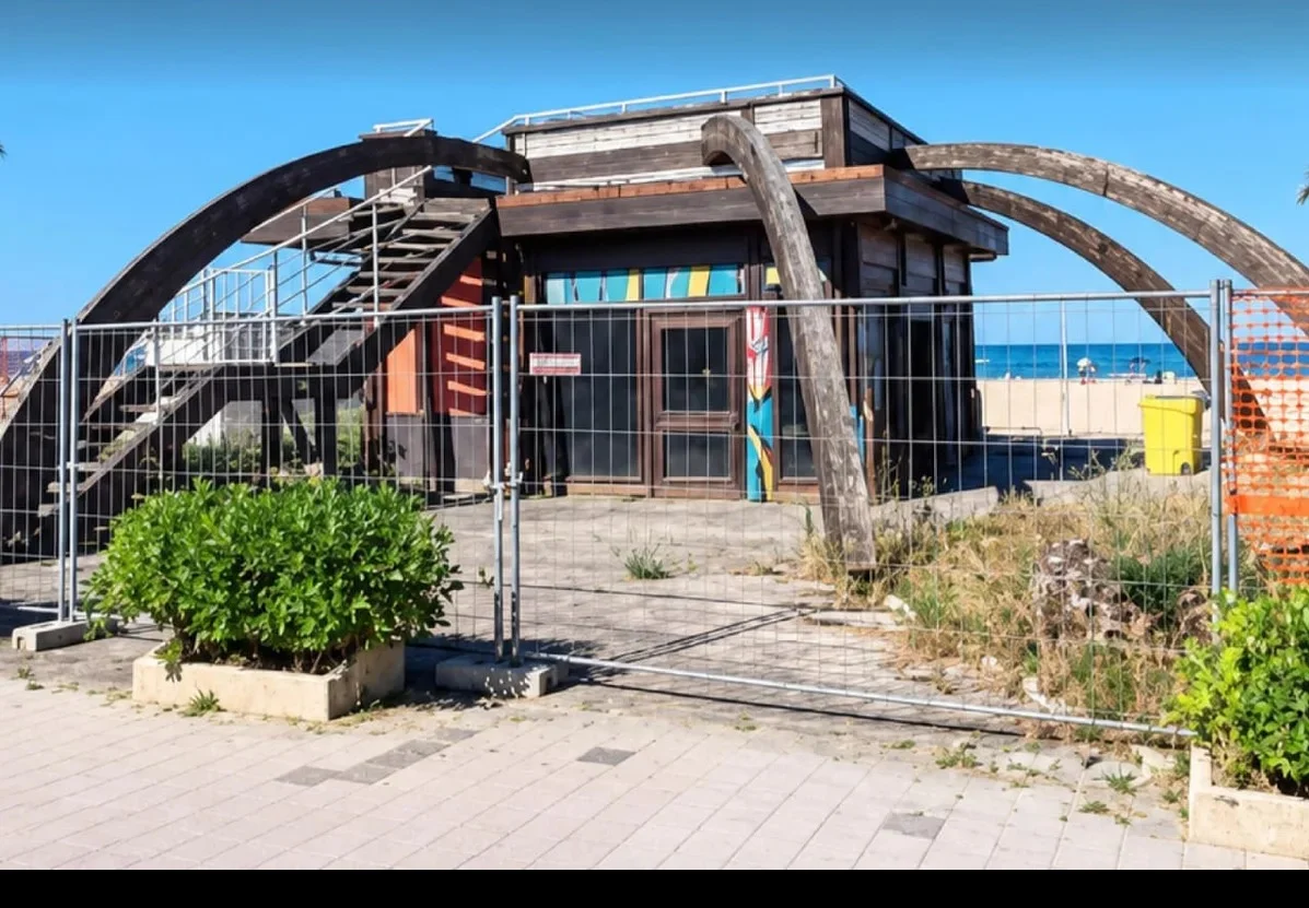 Lo stabilimento “Rosso di Sera” in affitto alla Cooperativa Costruttori teramani