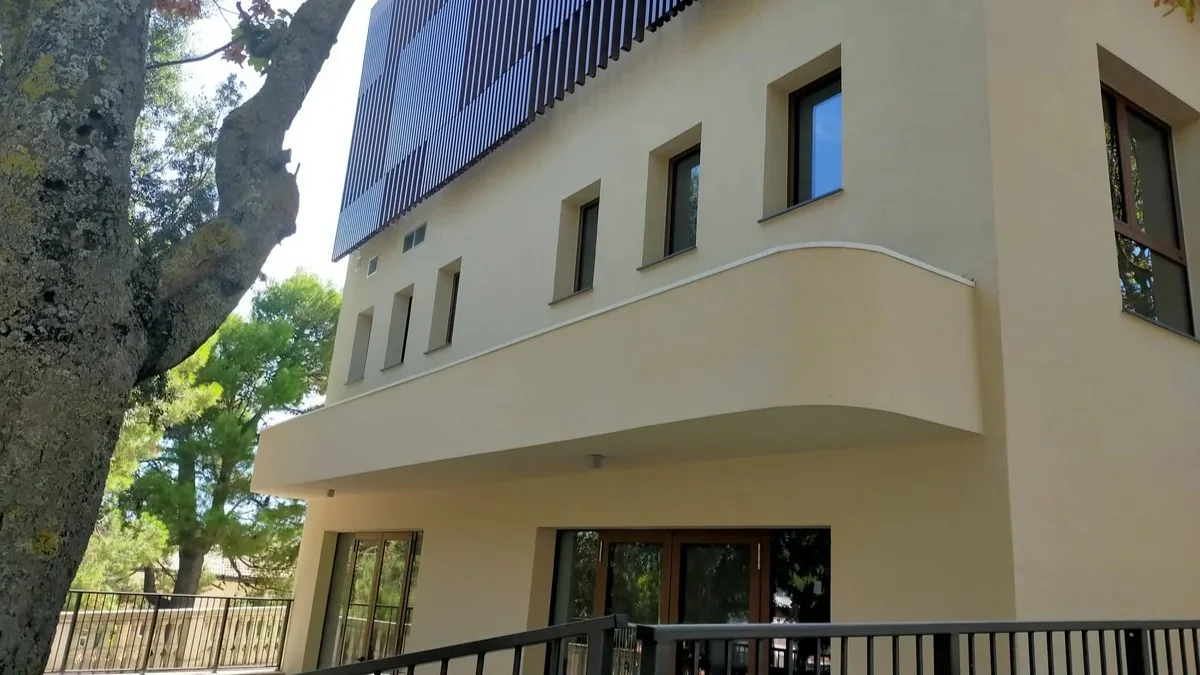 Mambelli-Barnabei, piove nella nuova scuola atriana