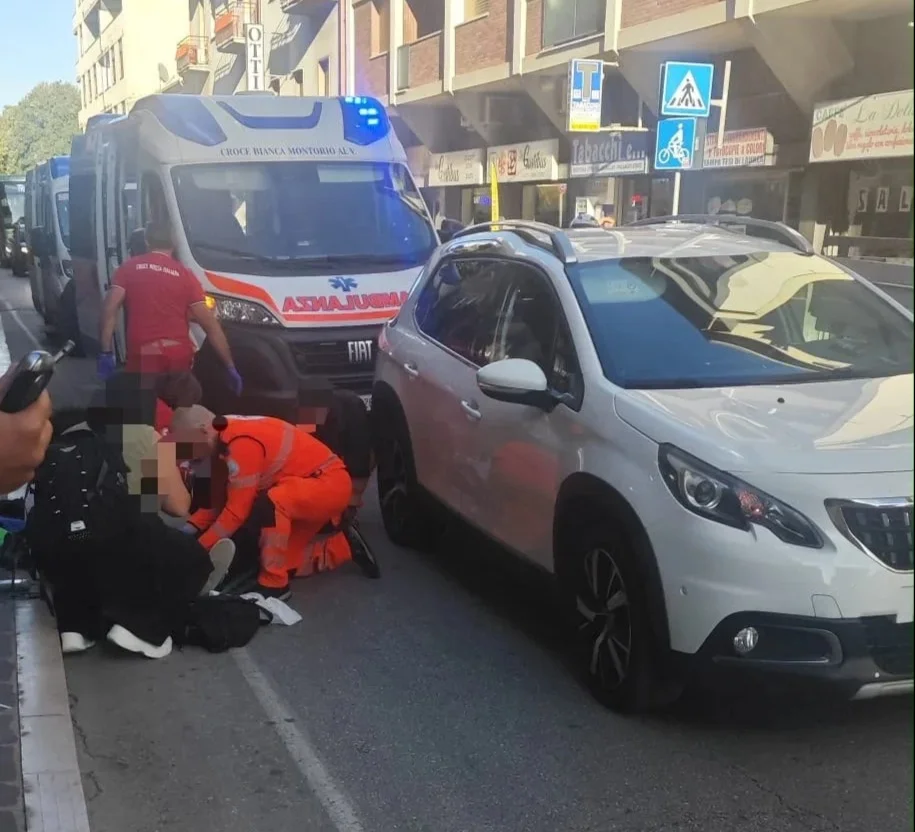 Investiti due pedoni lungo viale Crucioli