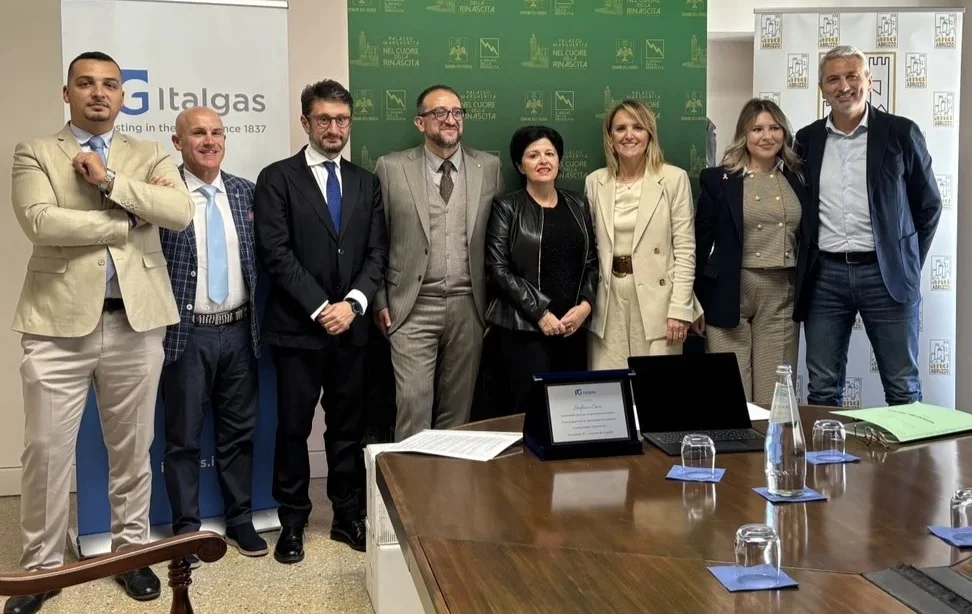 Italgas dona 270 computer a L'Aquila del valore complessivo di 75.000 euro