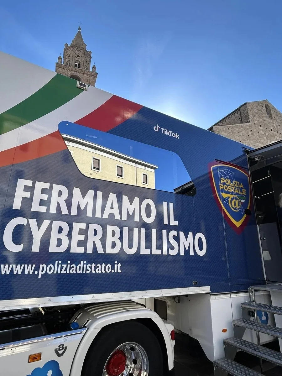 Una Vita da Social, fa tappa a Teramo la campagna di educazione digitale della Polizia di Stato