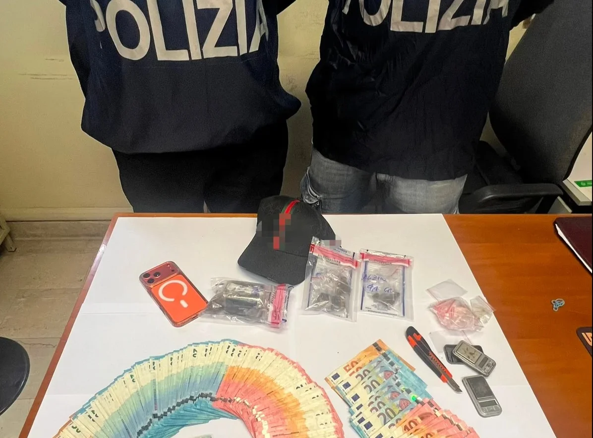 Arrestato un 23nne con hashish e oltre 5.000 euro in contanti indosso