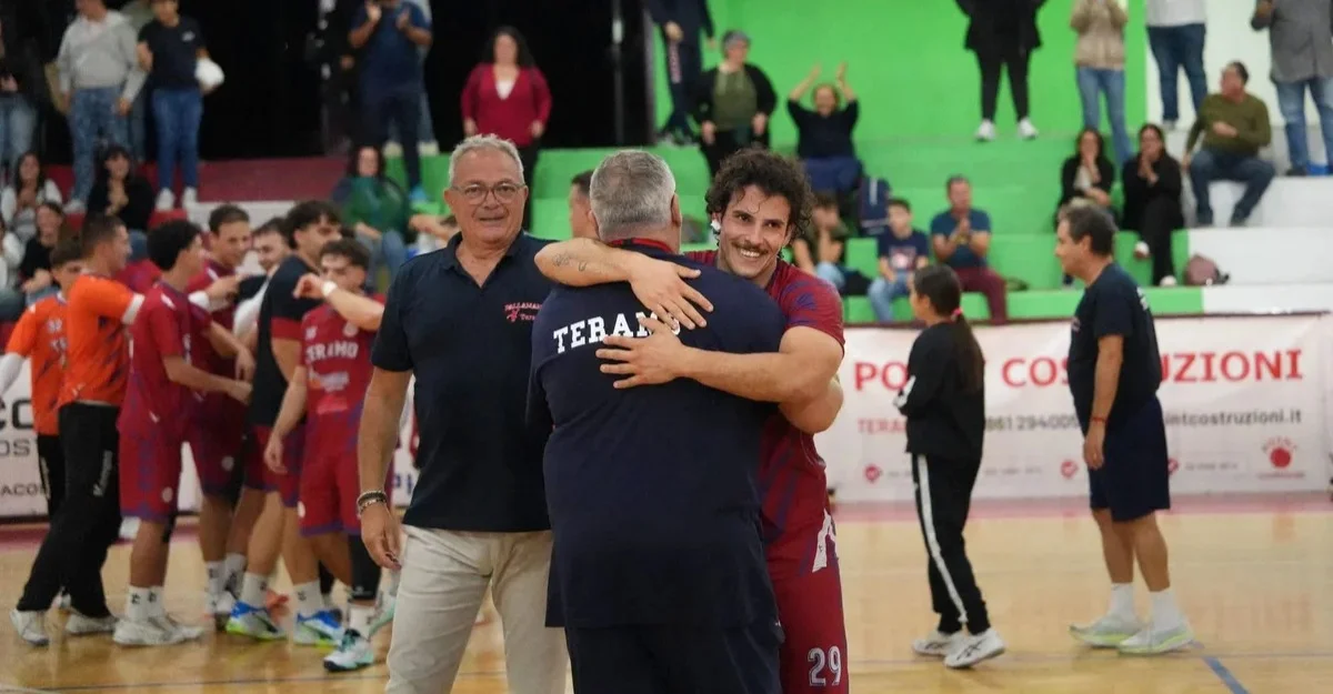 Handball A Silver, ruggito da primato per l'imbattuta Lions Teramo
