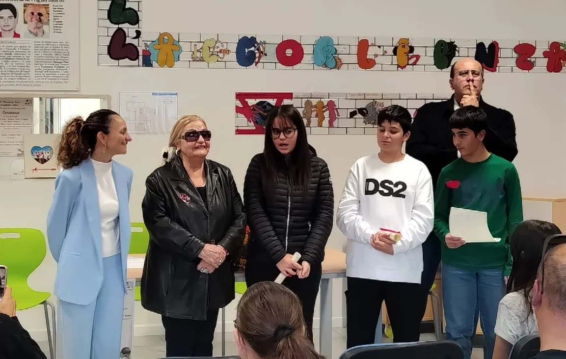 FOTO | Cellino Attanasio, consegnate le borse di studio a tre allievi del "M. Hack"