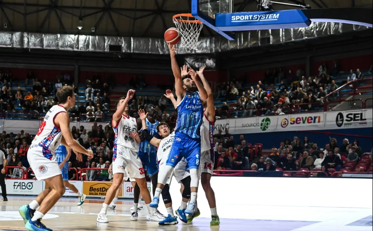 Basket B, Montecatini al fotofinish sul Roseto (77-75)