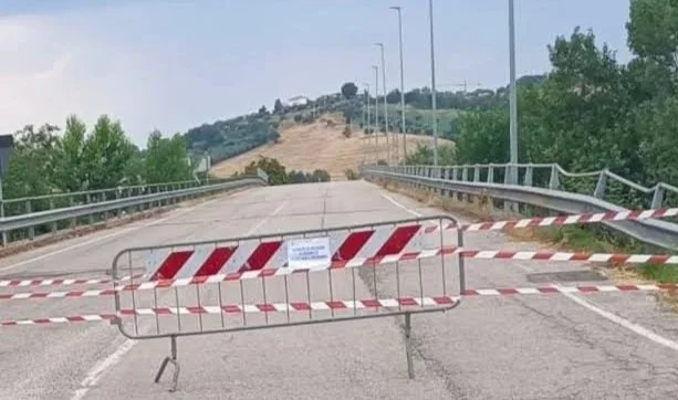 Grandi disagi per la chiusura del ponte Arap a Sant'Atto