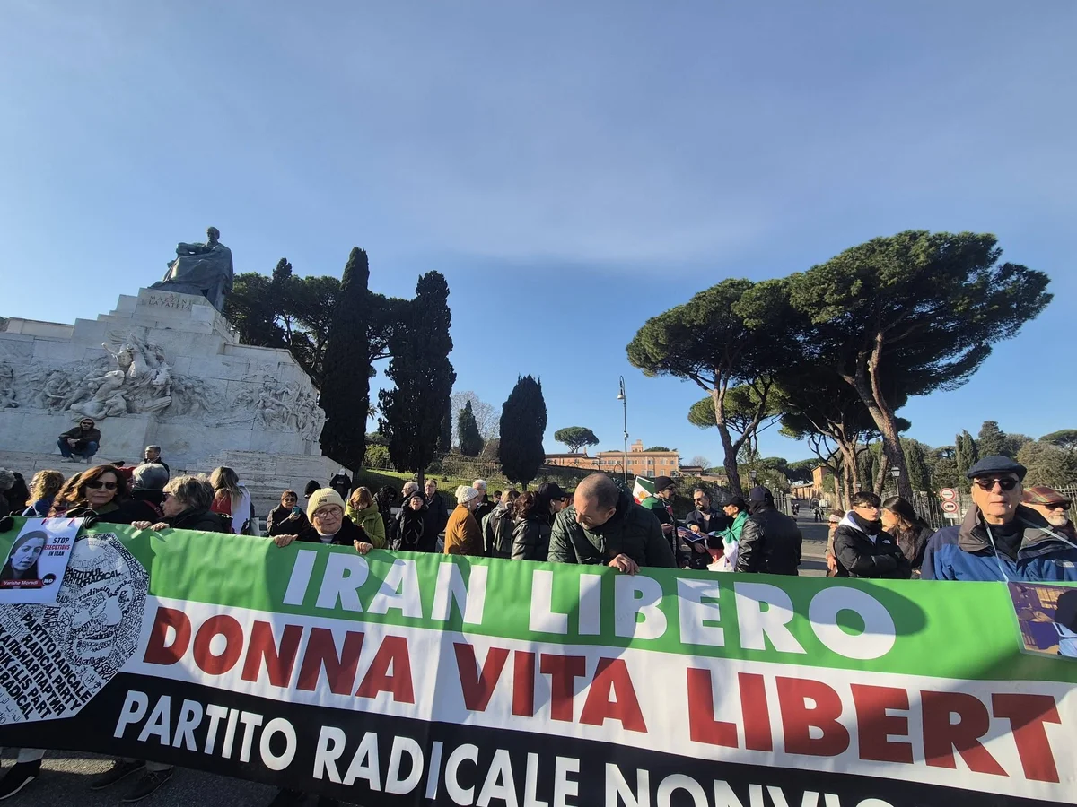 FOTO | Iran libero, a Roma la manifestazione dei Radicali