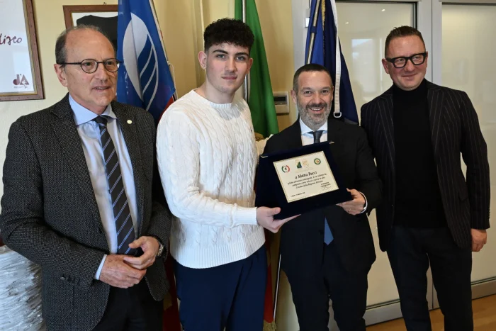 Automobilismo, Mattia Bucci premiato dal presidente del Consiglio regionale Sospiri