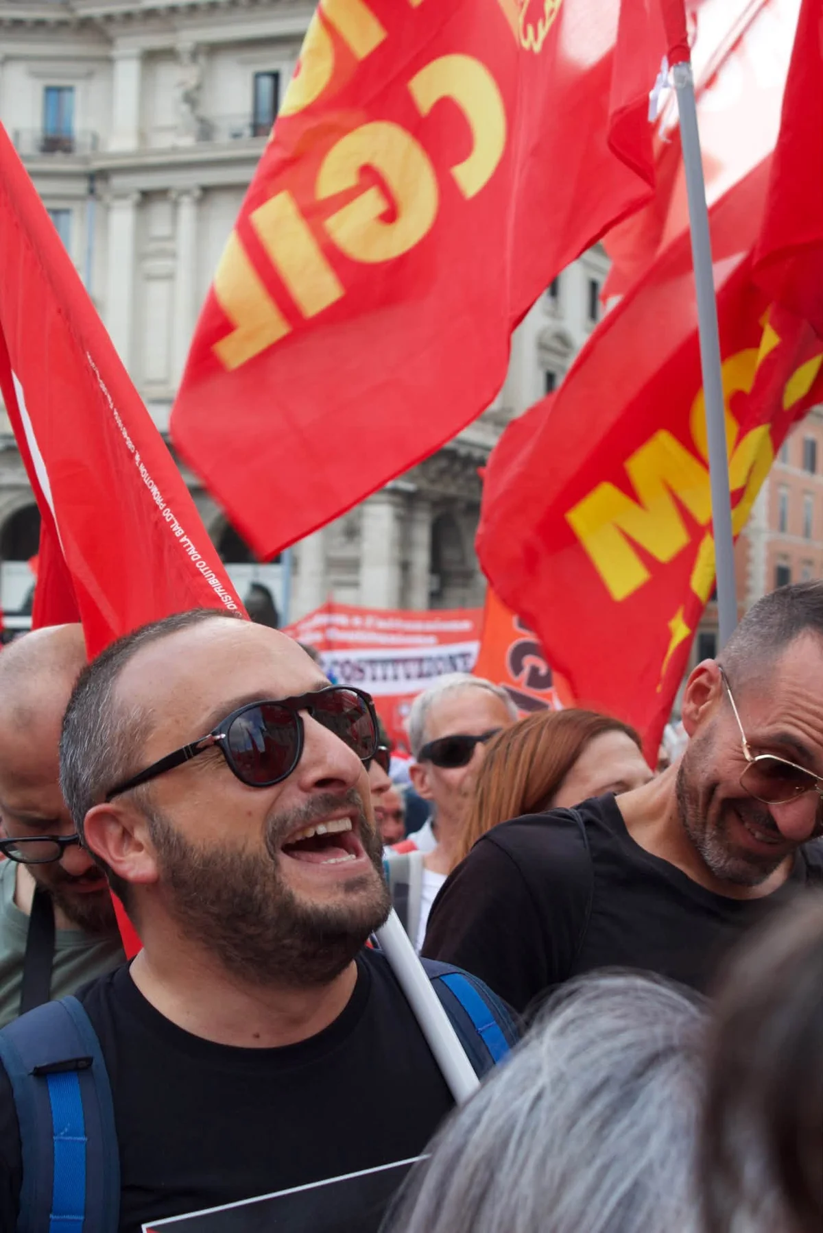 FOTO | Cgil: in 300 da Teramo per la Via Maestra a Roma