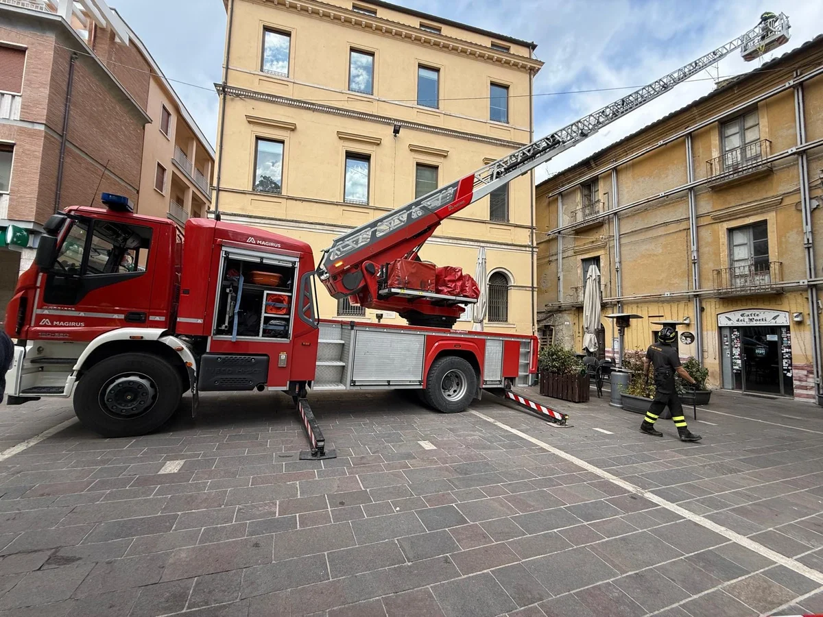 Teramo, crolla solaio del Comune: piazza Orsini interdetta