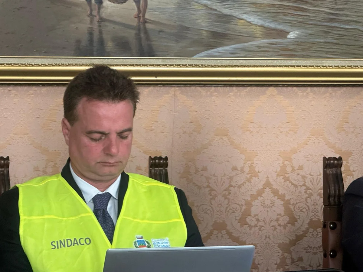 VIDEO | Consiglio provinciale, Altitonante in pettorina gialla per protesta