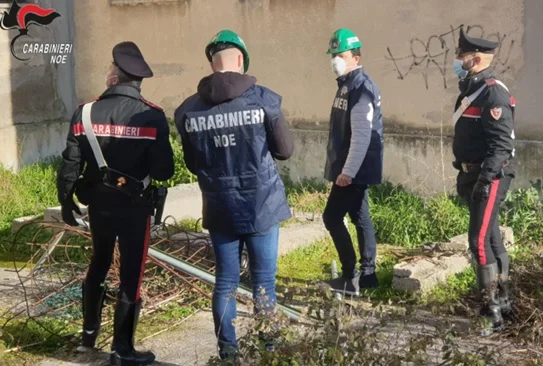 Rifiuti speciali sottratti e rivenduti: denunciate 37 persone e 2 società