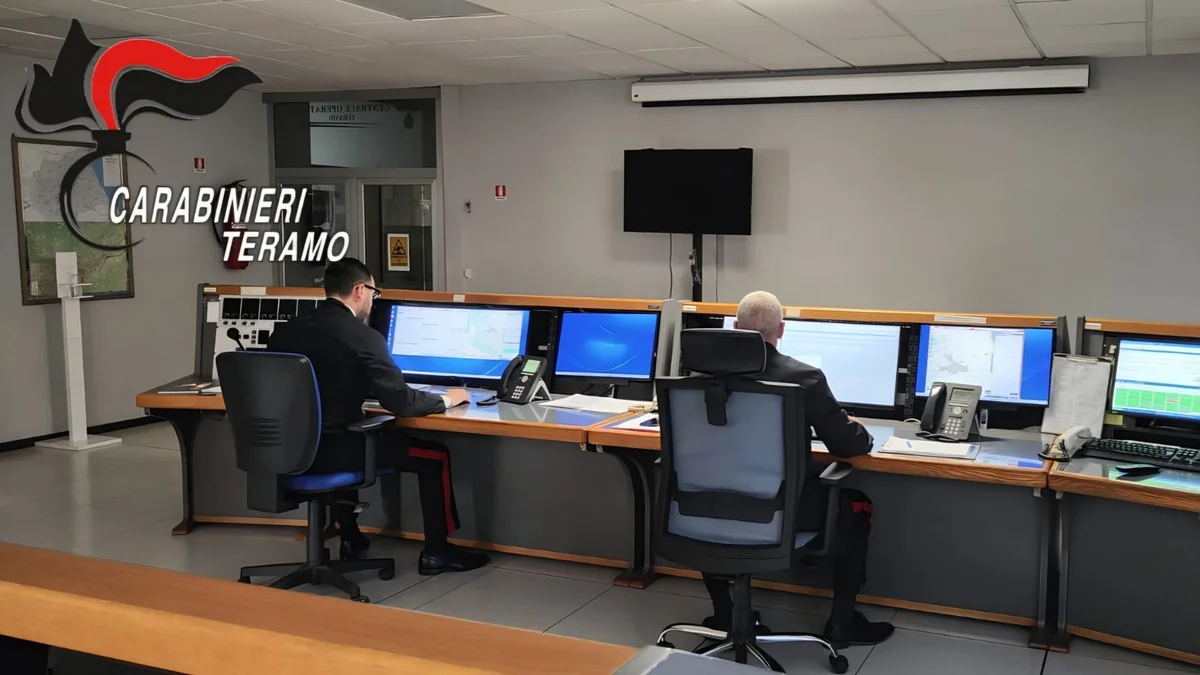 Ruba merce e aggredisce il vigilante: arrestato 37enne