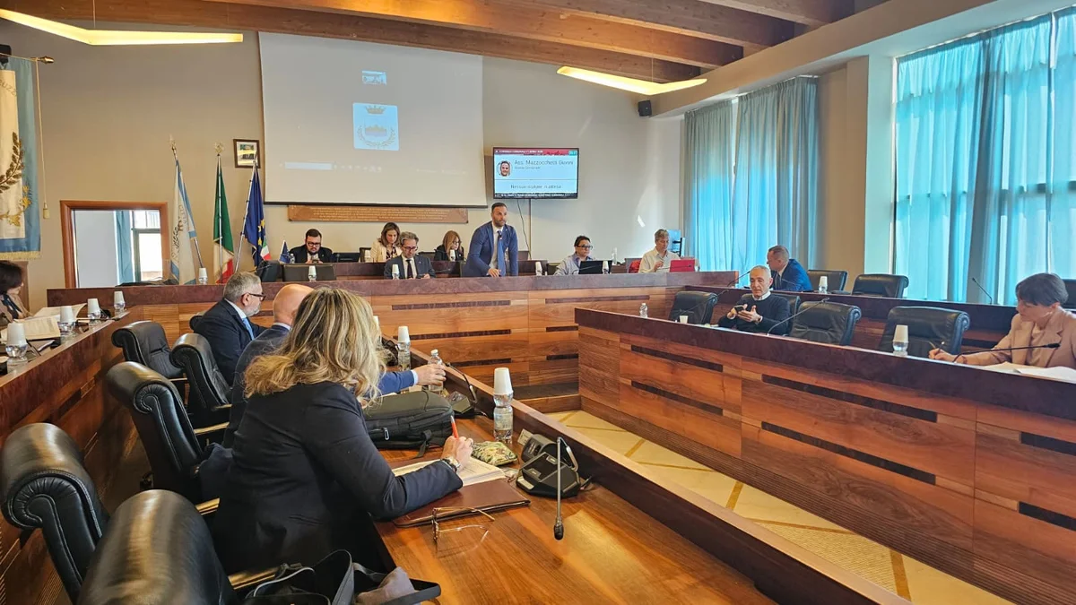 Spazio Civico Roseto sul consigliere Di Giuseppe che si lamenta su orari Consigli Comunali