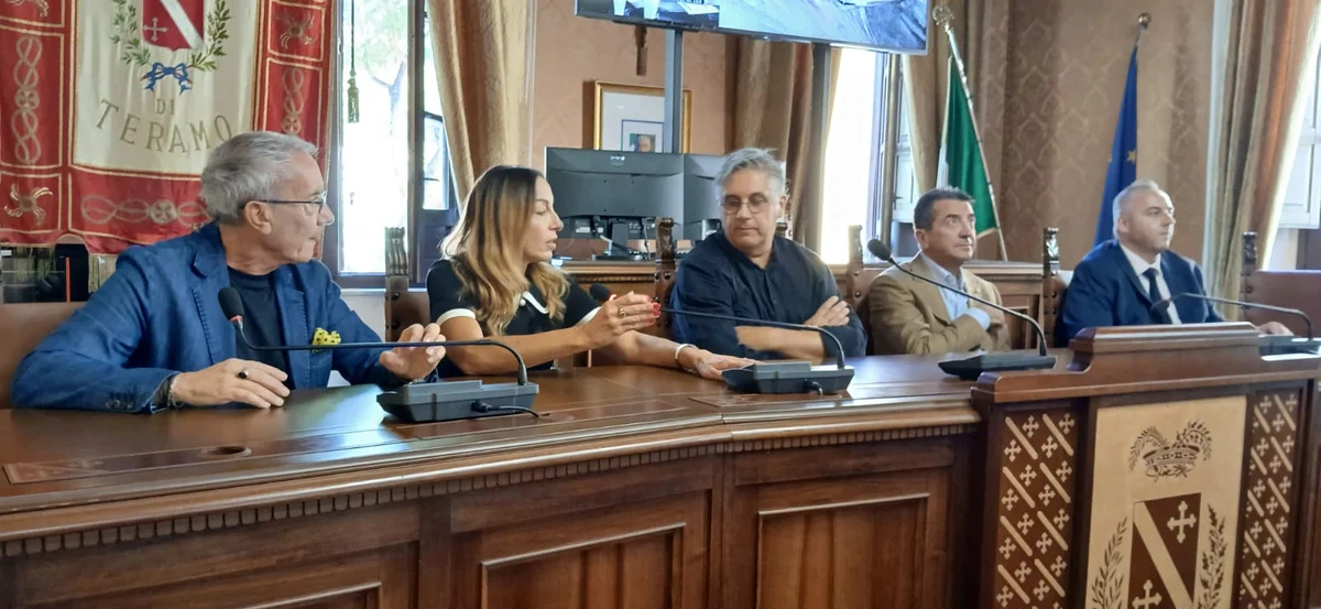FOTO e VIDEO | "La sera della cena", l'opera del teramano Sannicandro ispirata al Pontormo
