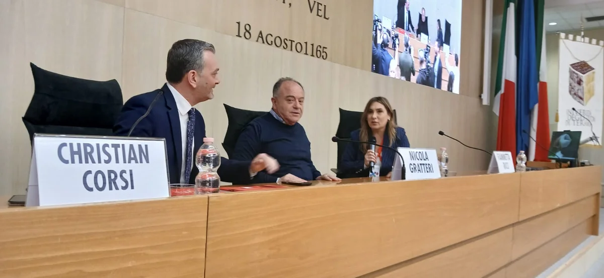 FOTO e VIDEO | Gratteri agli studenti di Teramo: la fortuna di avere una vita onesta