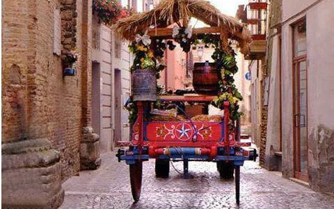 Festa dell’Uva, al via da Atri con la sfilata dei carri di 5 Comuni