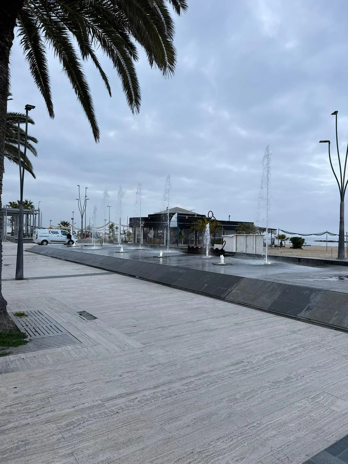 Roseto degli Abruzzi, lavori di manutenzione sul lungomare in vista della stagione turistica