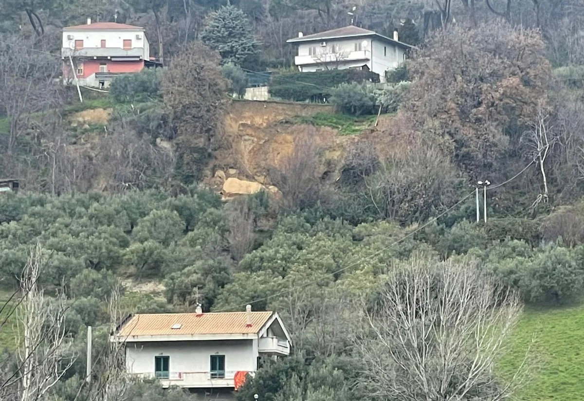 Frana Silvi, sopralluogo sul posto dopo sgombero di due famiglie