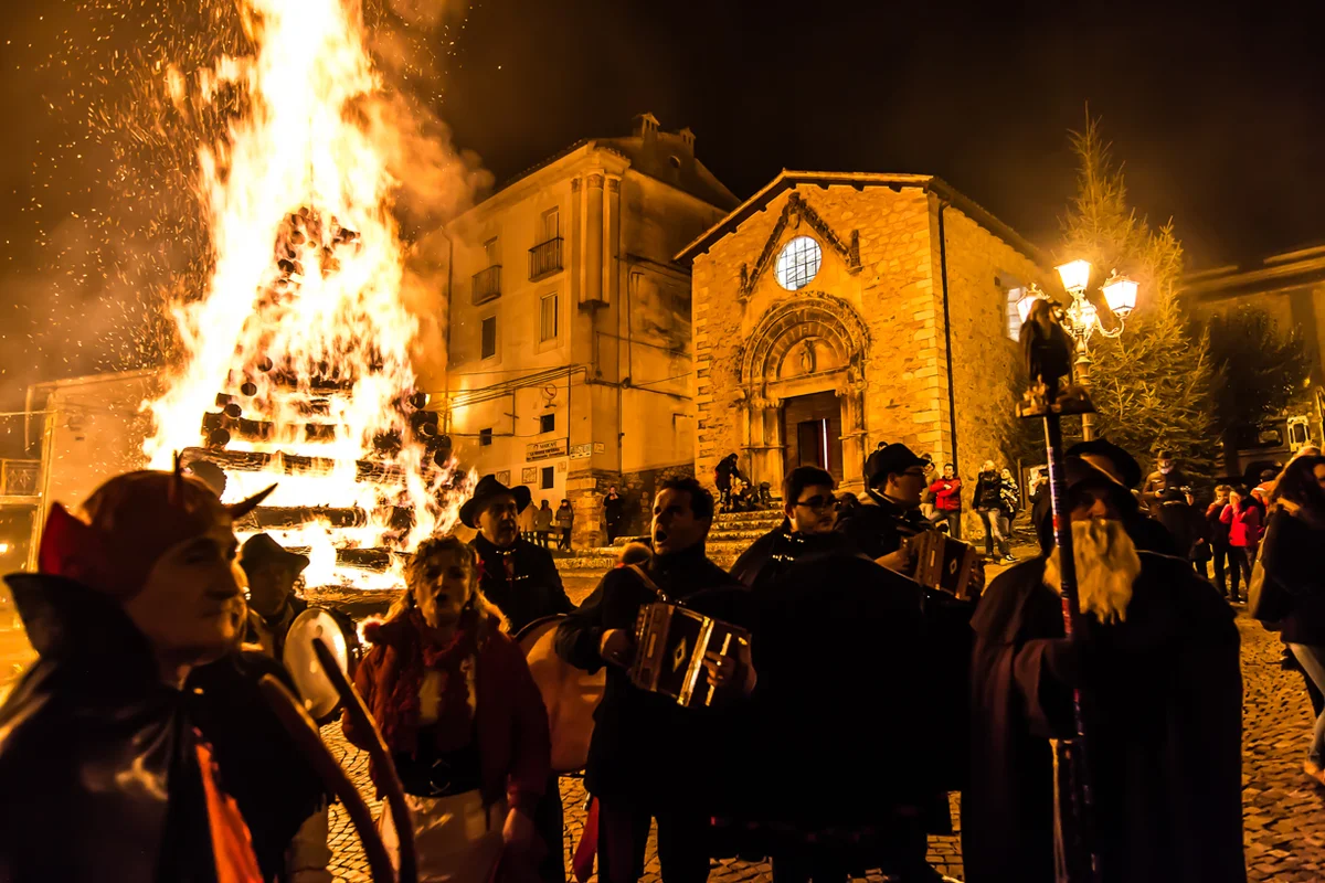 Il Fuoco di Sant'Antonio torna a Tossicia: sabato nel cuore del Gran Sasso